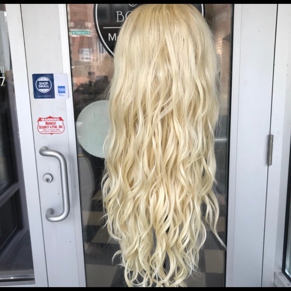 Long blonde New wig Lacefront Wavy 2019 hairstyle - Picture 5 of 8
